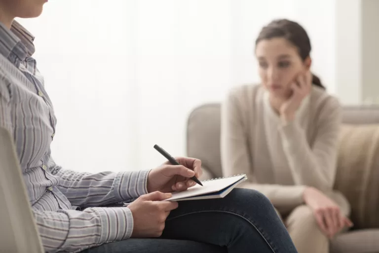 What's the Difference Between a Social Worker and a Psychotherapist?